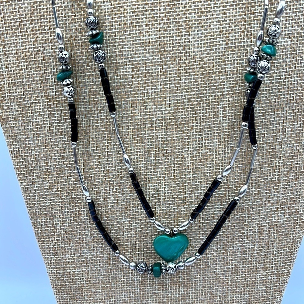 Vintage Handmade Silver Tone Necklace. Faux Malachite beads with Silver beads.